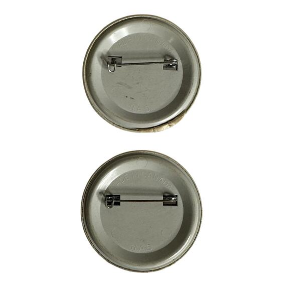Vintage Lot of 2 Ontario Yours to Discover Pin Backs Buttons - Picture 4 of 5